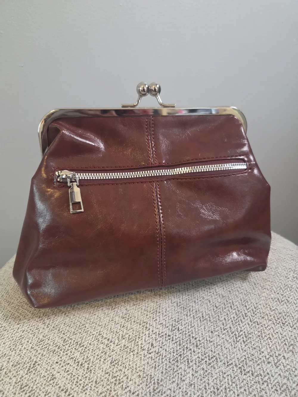 Women’s Vintage-Style Kiss-Lock Frame Bag